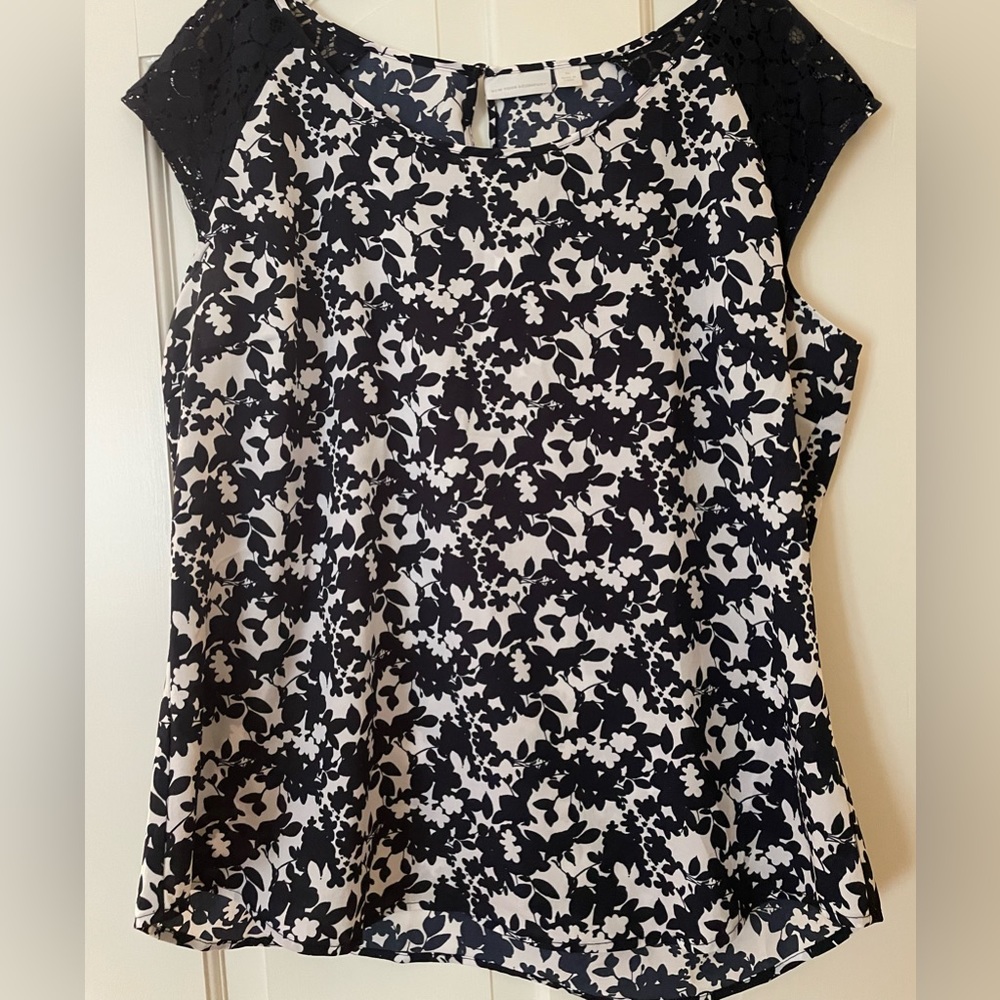 New York and Company short sleeve blouse